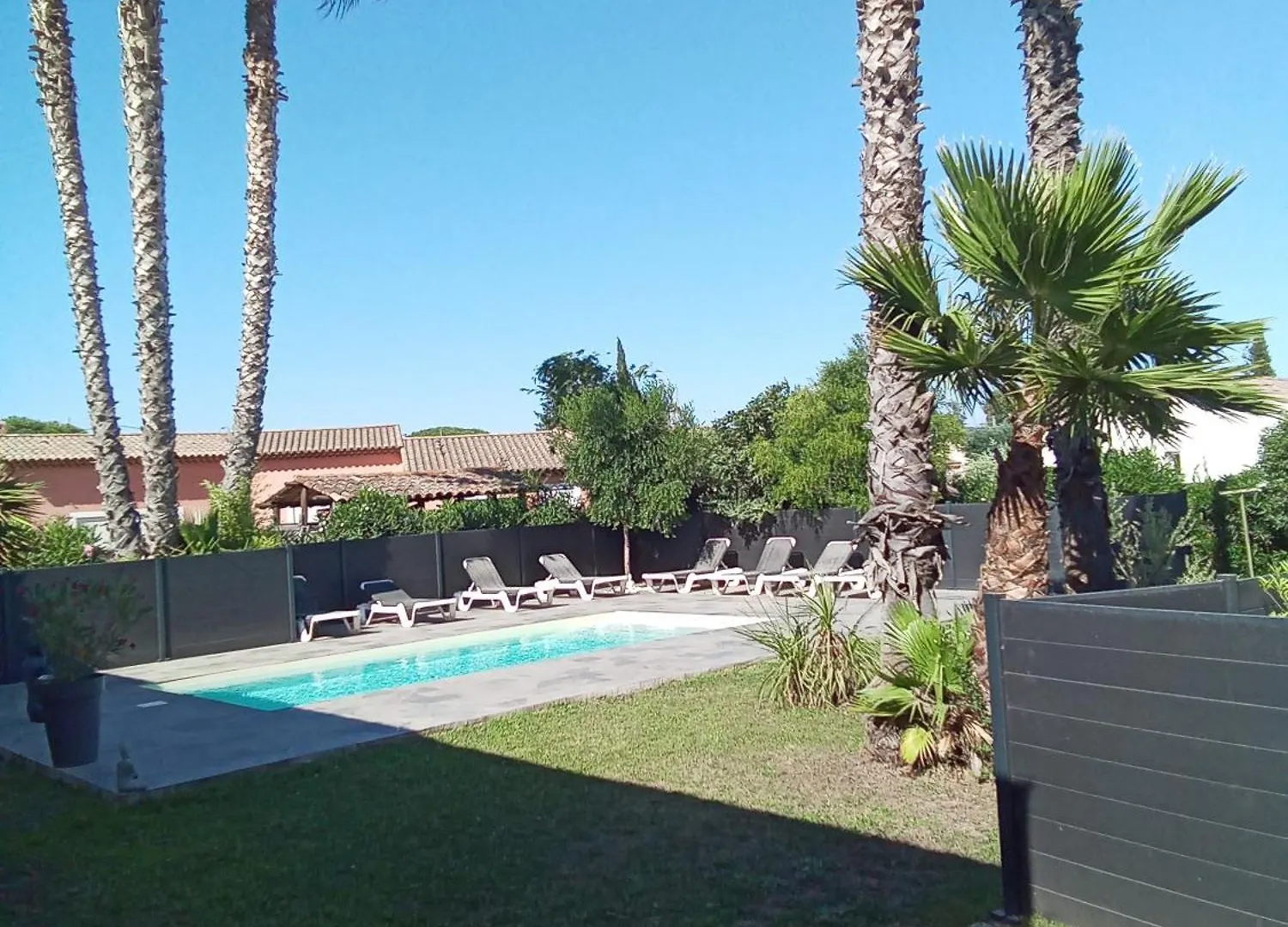 Chambres D'Hotes Le Mas Du Bijou Bleu Puget-sur Argens 0*,